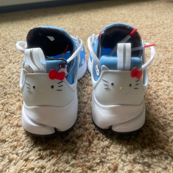 Women's Nike Shoe Size 8 Hello Kitty - Picture 6 of 8